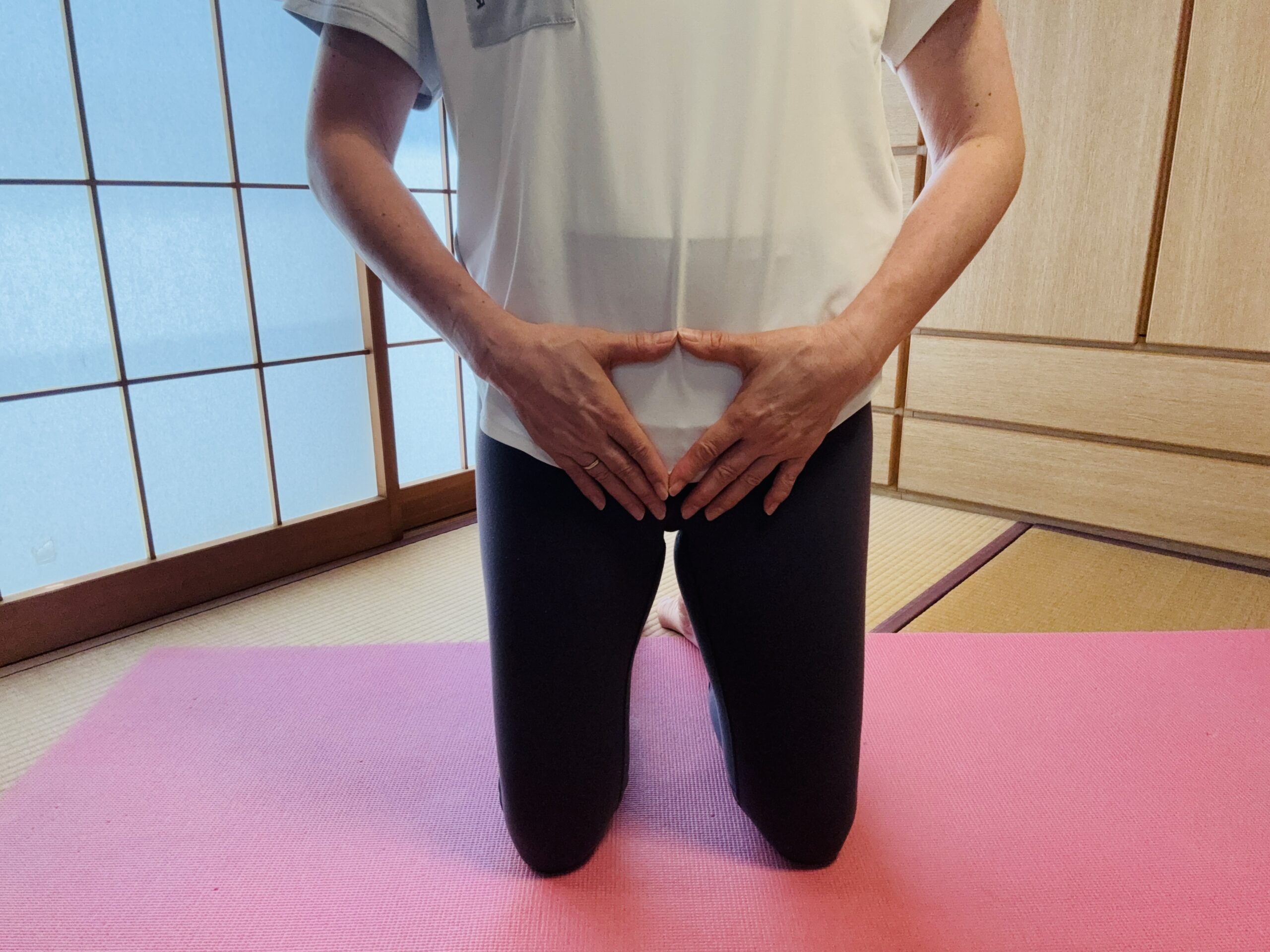 骨盤の位置を確認